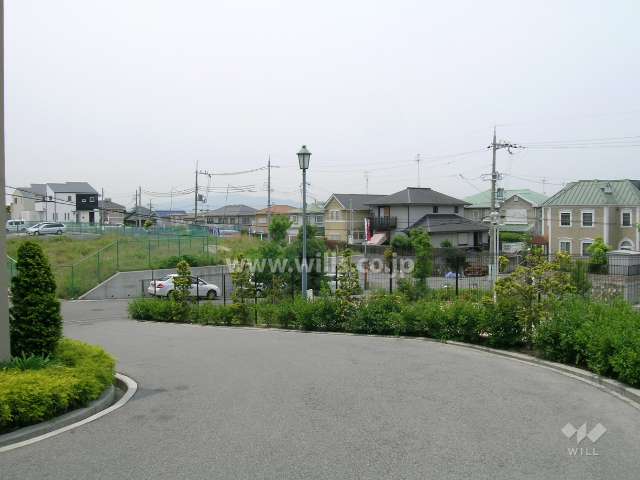 周辺は一戸建てが中心に立ち並ぶ住宅地