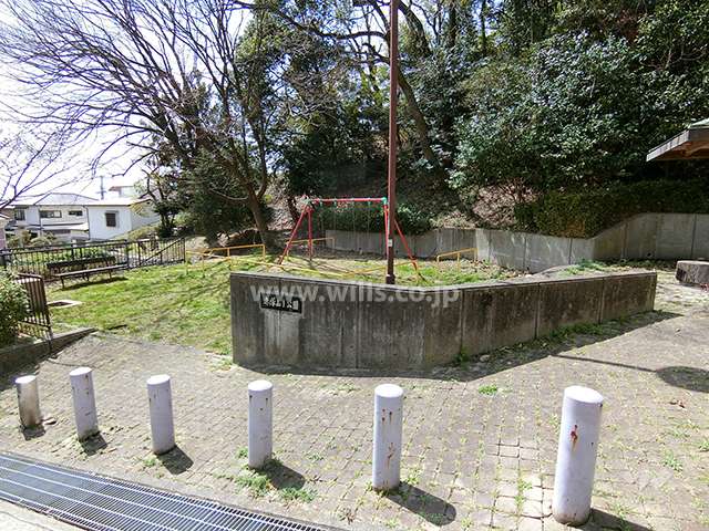 敷地西側にある赤塚山小公園