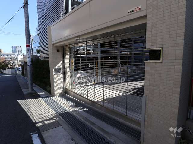 駐車場出入り口(リングシャッター式)