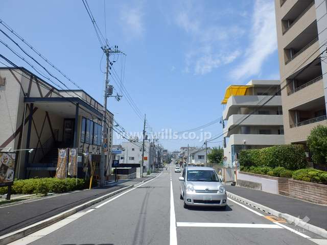 敷地南側の前面道路