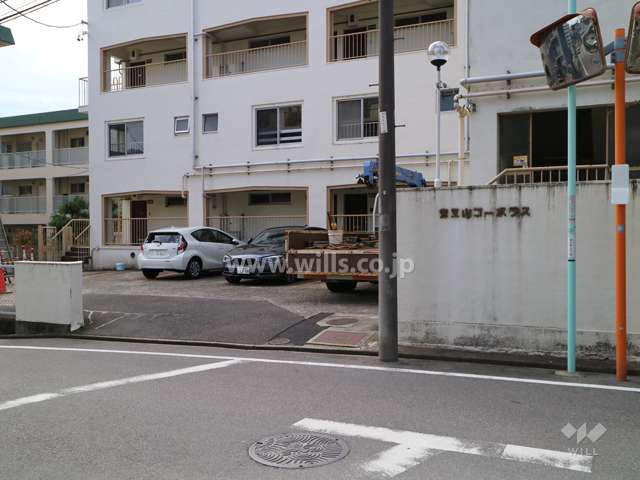 敷地入り口