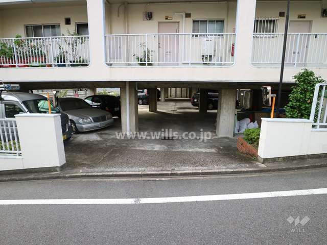 駐車場出入り口