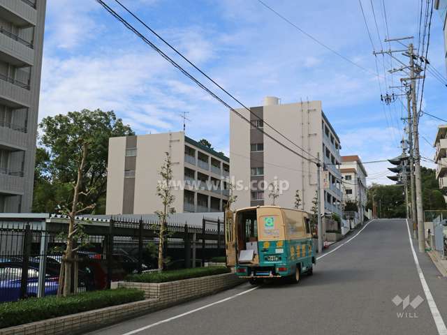 日生覚王山第２コーポラスの遠景。左側がA棟です。