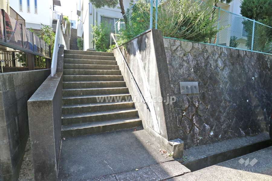 敷地入り口