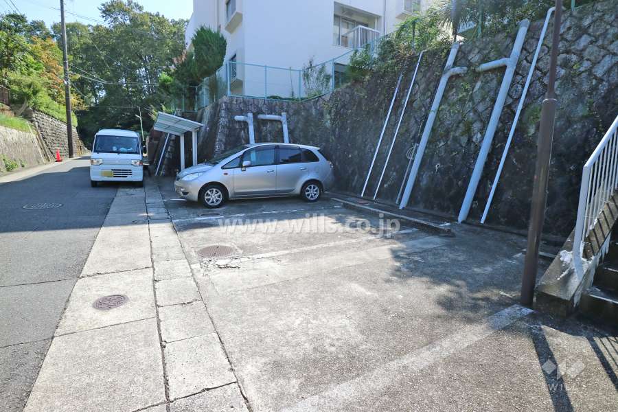 敷地内北側の駐車場（屋外平面式）