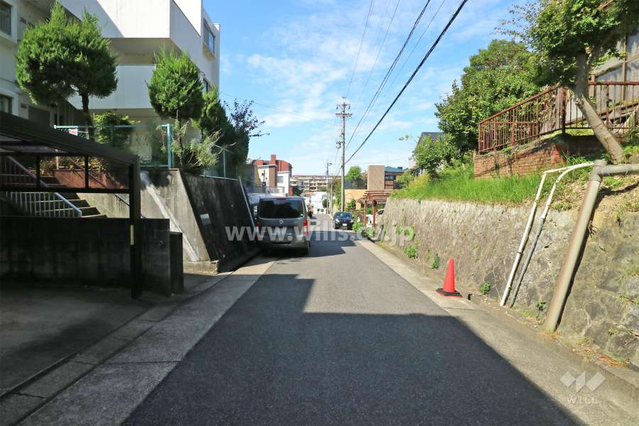 敷地北側の前面道路