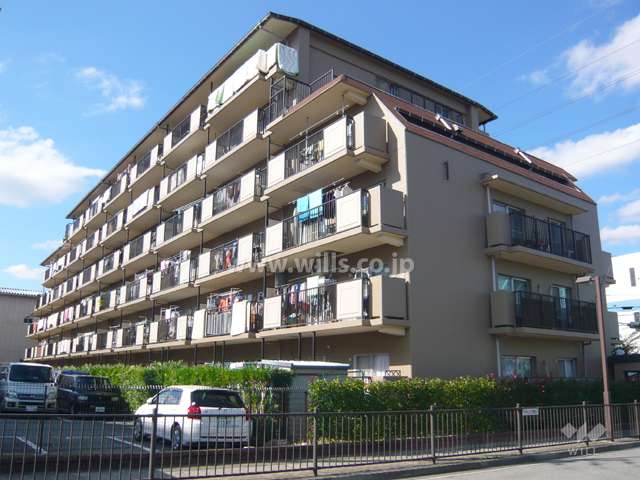 ファミリープラザ宝塚A棟の外観（南東側から）