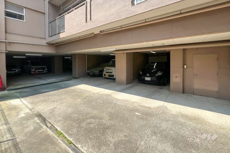 敷地内駐車場（屋内平面式）