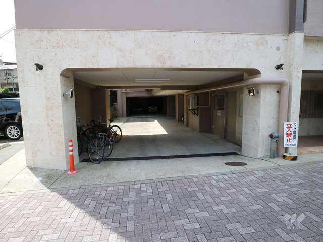 駐車場出入り口