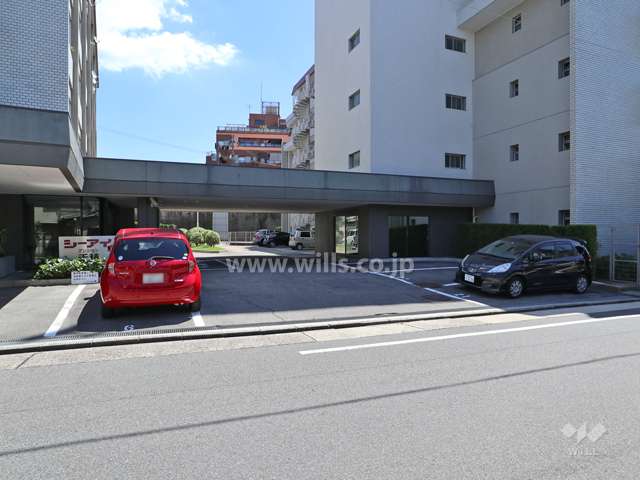 駐車場出入り口（西側）