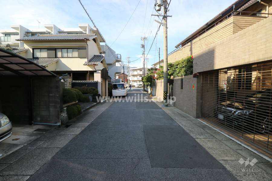 敷地北側の前面道路（東側から）