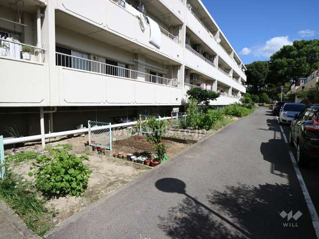 揚羽住宅A棟南側にある庭スペース