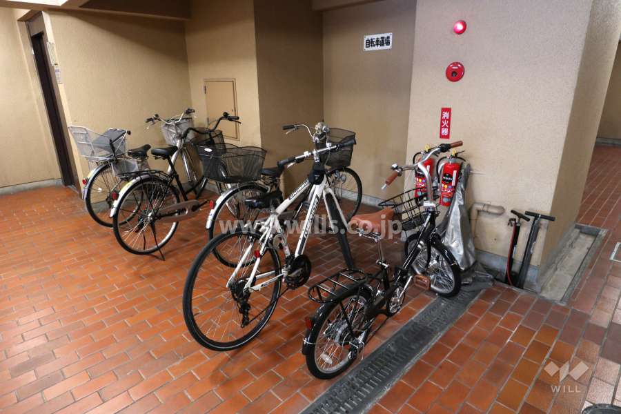 屋内に設けられた駐輪場
