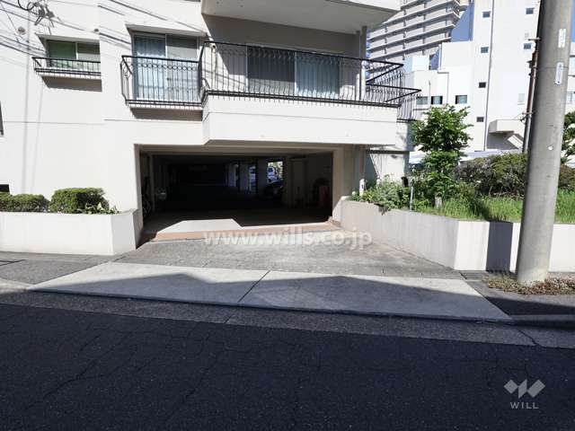 駐車場出入り口