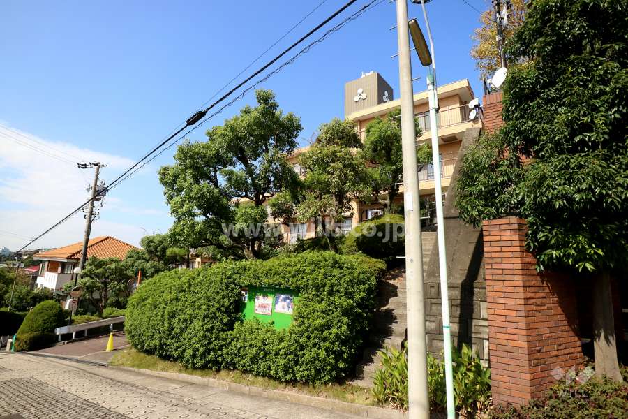 三旺マンション第三東山の外観（南東側から）