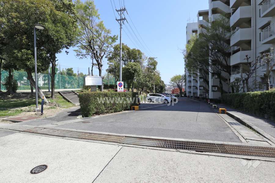 駐車場出入り口