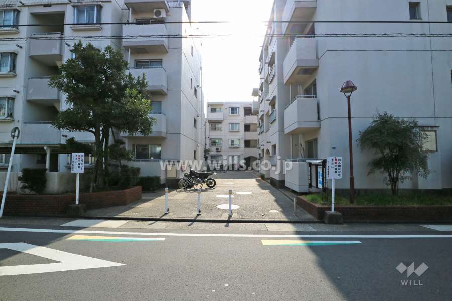 敷地入り口