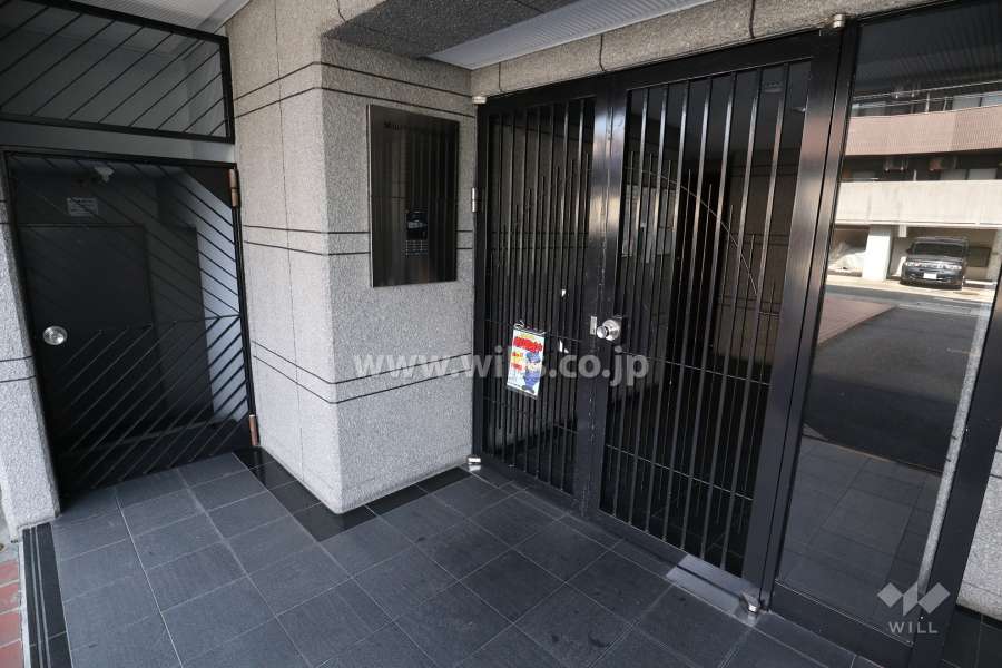 エントランスにはオートロックが付いています。