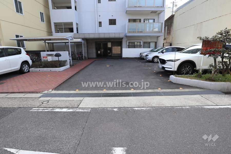 駐車場出入り口