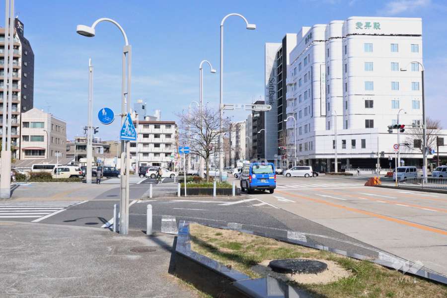敷地北側の交差点。高速と環状線の交わる交差点