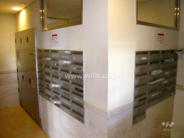 宅配ボックス付きの共用ポスト