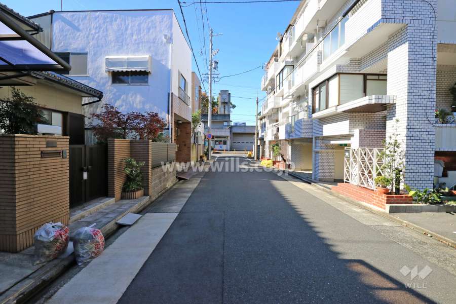 敷地南側の前面道路