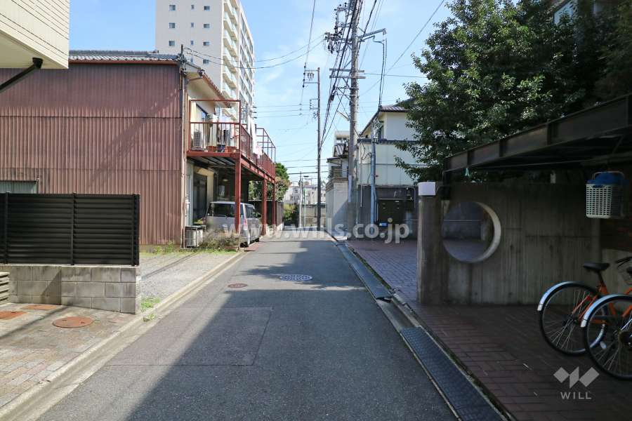 敷地北側の前面道路