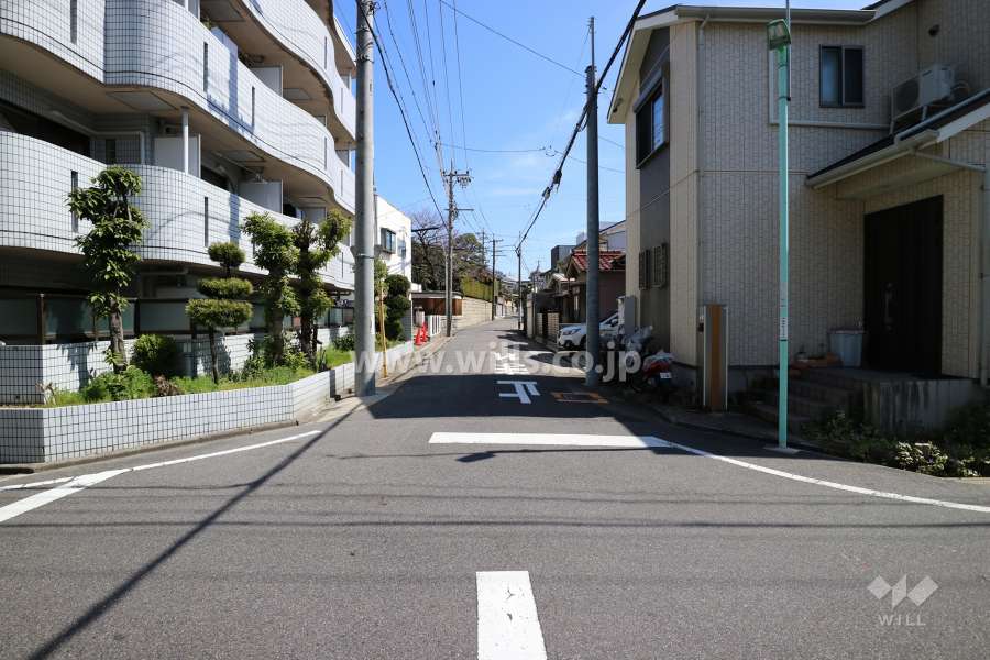 敷地南側の前面道路