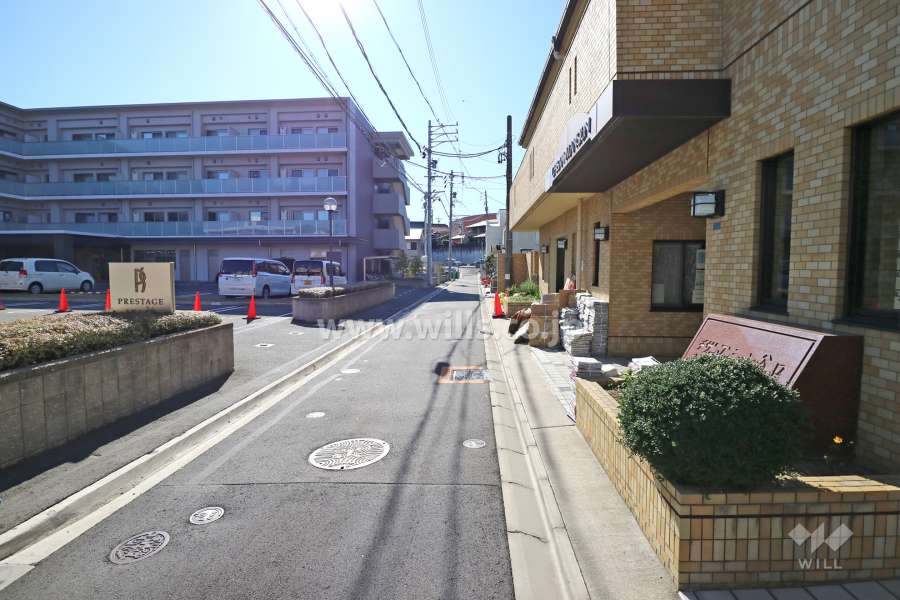 敷地東側の前面道路