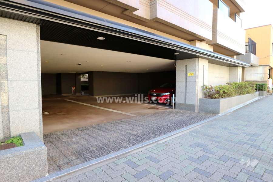 駐車場出入り口