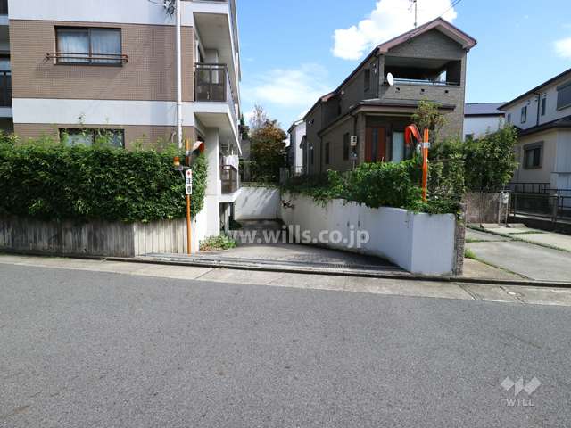 駐車場出入り口