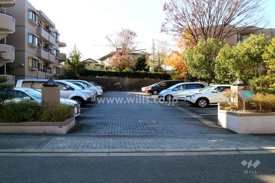 駐車場出入り口