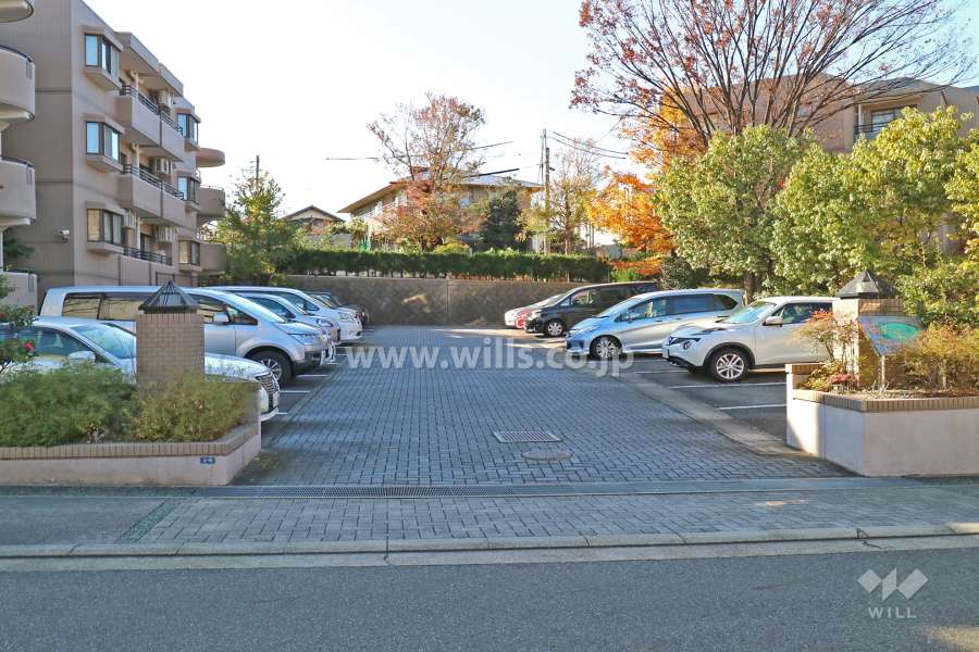 駐車場出入り口