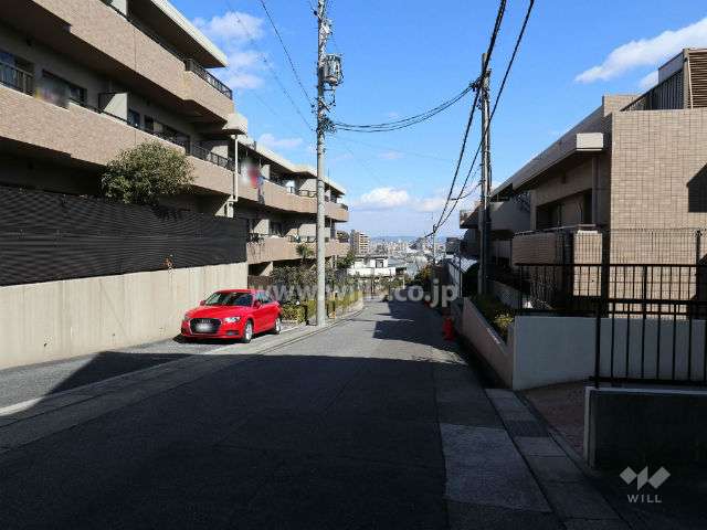 前面道路(東西を走る)
