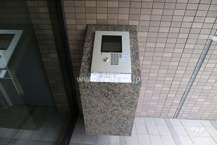エントランスはオートロック付きです