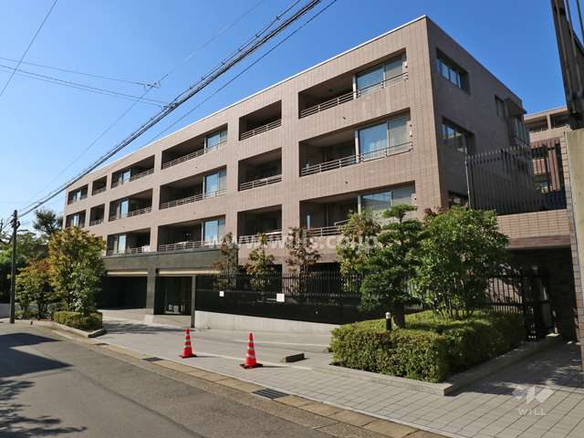 ファミールコート東山の外観（南東側から）