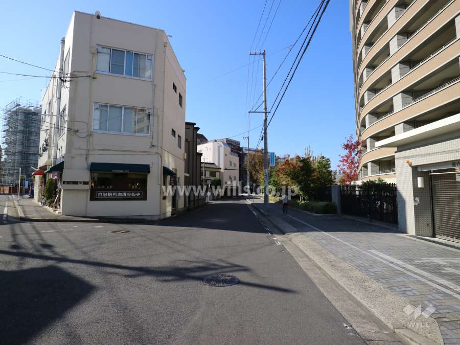 敷地の南側前面道路