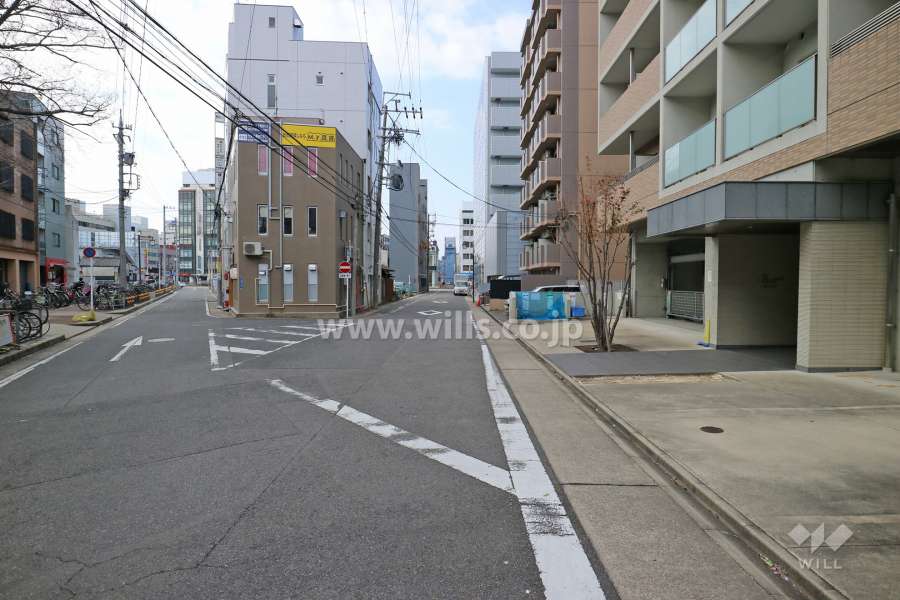 敷地南側の前面道路