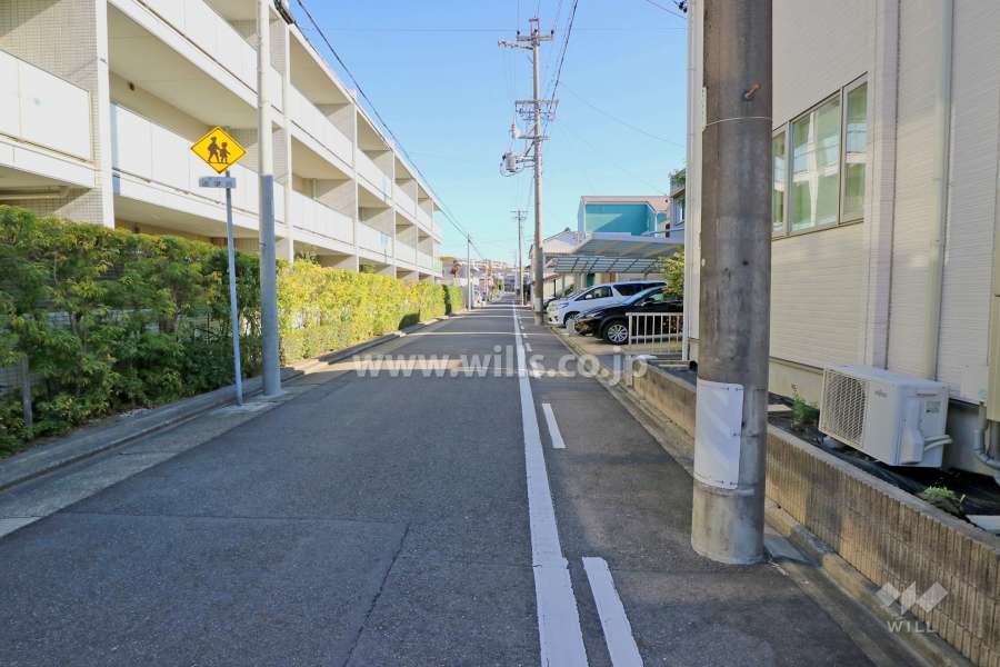 敷地南側の前面道路