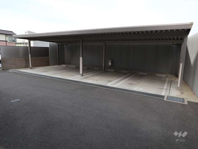 敷地内駐車場(屋外平面式・屋根付き)