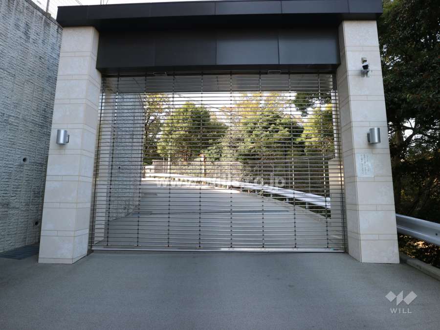 屋外駐車場出入口（リングシャッター付き）