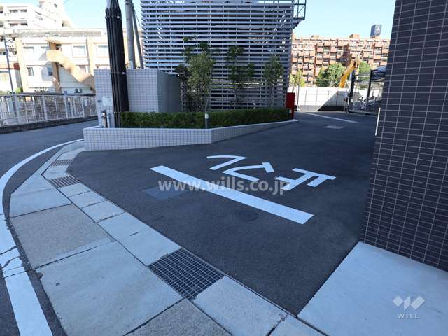 駐車場出入り口