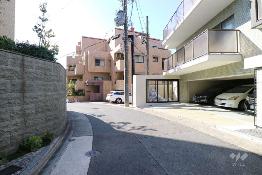 敷地北西側の前面道路