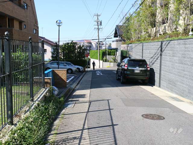 敷地南側の前面道路