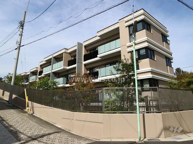 プレミスト東山東明町の外観（南側から）