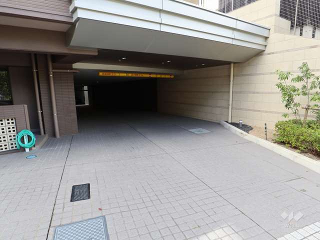 駐車場出入り口