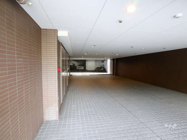 駐車場出入り口(リングシャッター付き)
