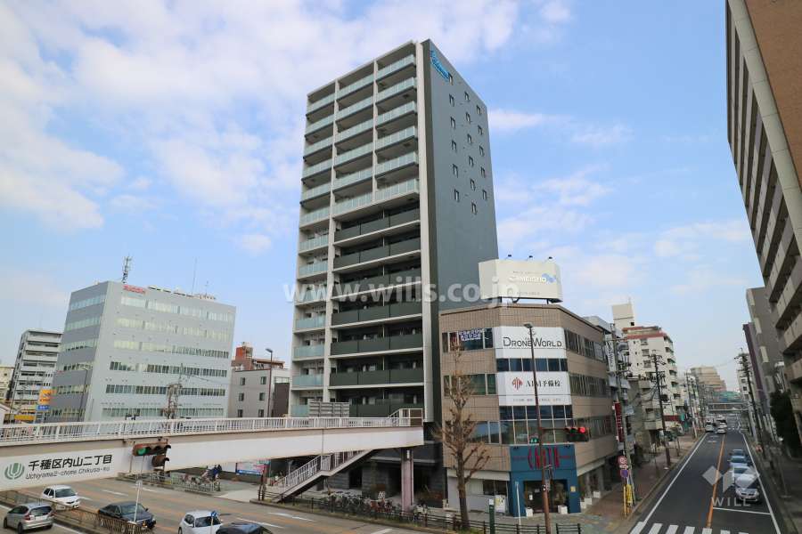 プレサンスジェネ千種内山２の外観（南西側から）