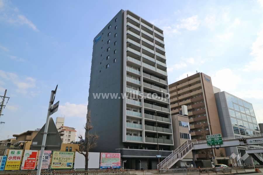 プレサンスジェネ千種内山２の外観（西側から）