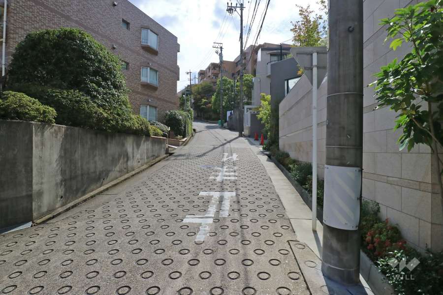 敷地南東側の前面道路